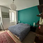 Au Calme Proche Centre 아파트 *